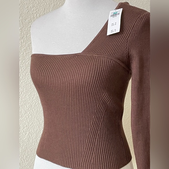 Abercrombie & Fitch Tops - New Authentic Abercrombie and Fitch one-shoulder brown knitted top Sz M